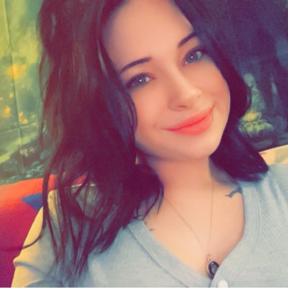 Meet your Posher, Kasandra - Picture 2 of 2